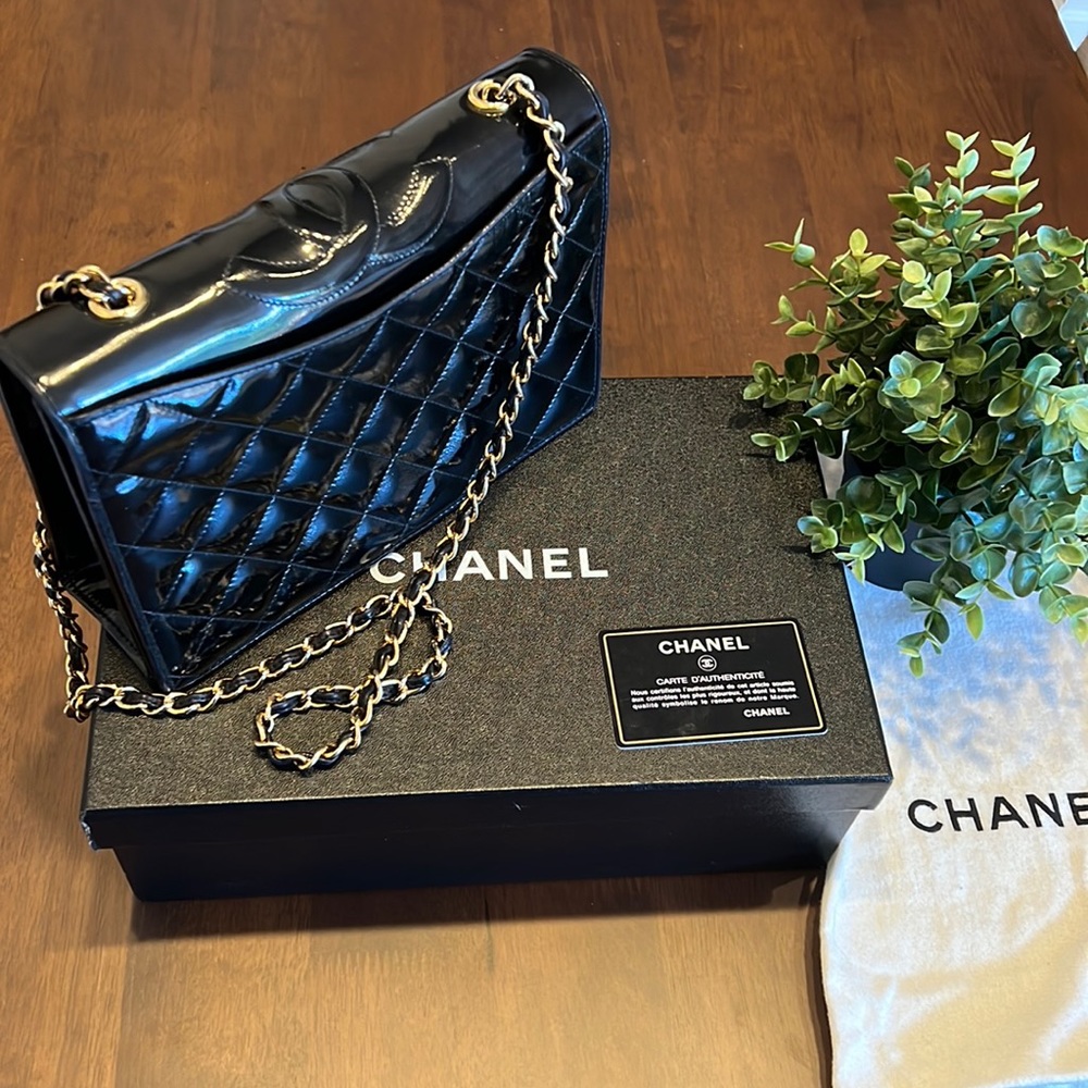 Classic Flap Vintage Handbag Black and Gold Patent Leather Shoulder Bag